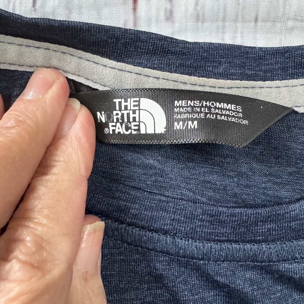 The North Face FlashDry Men’s Blue Stripe Pocket Tee Size M - Picture 3 of 7